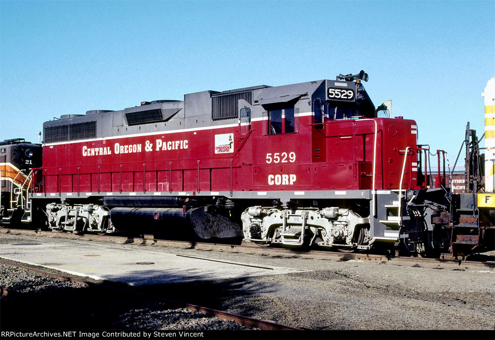 Central Oregon & Pacific GP38 #5529